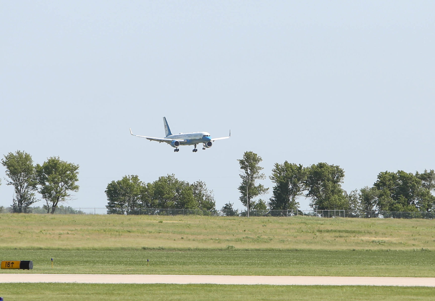 VP Pence arrives in Mason City (12).jpg